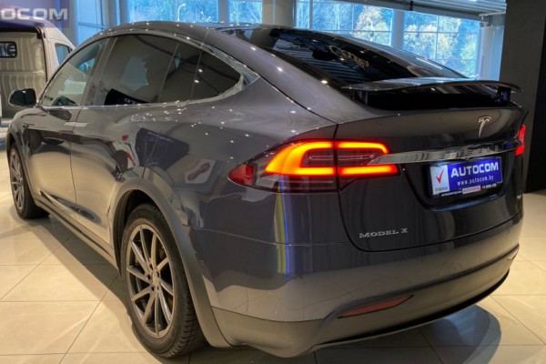 2017 Tesla Model X с пробегом 100 000 миль