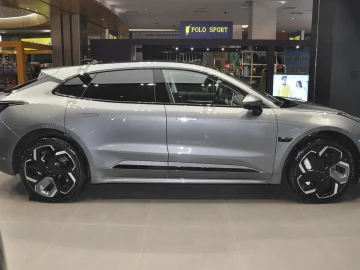 2023 Zeekr 001 без пробега
