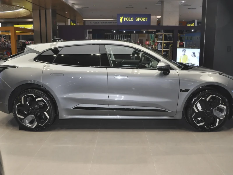 2023 Zeekr 001 без пробега