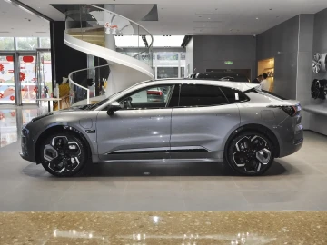 2023 Zeekr 001 без пробега