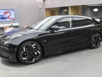 2023 Zeekr 001 без пробега