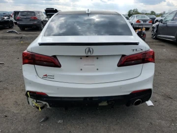 2020 Acura TLX с пробегом 83 482 км