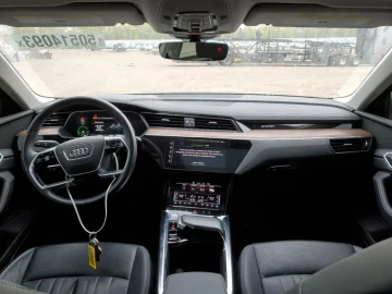 2020 Audi e-tron с пробегом 52 102 км