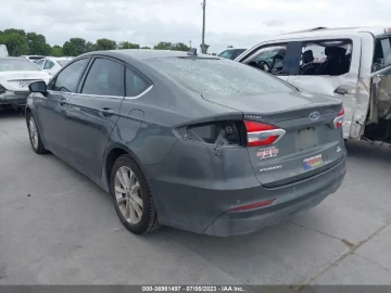 2020 Ford Fusion (North America) с пробегом 85 006 км