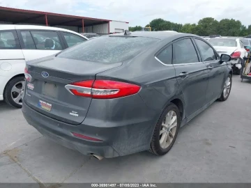 2020 Ford Fusion (North America) с пробегом 85 006 км