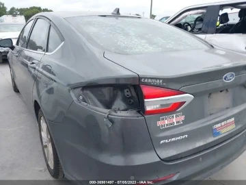 2020 Ford Fusion (North America) с пробегом 85 006 км