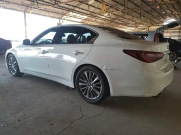 2020 Infiniti Q50 с пробегом 75 356 км