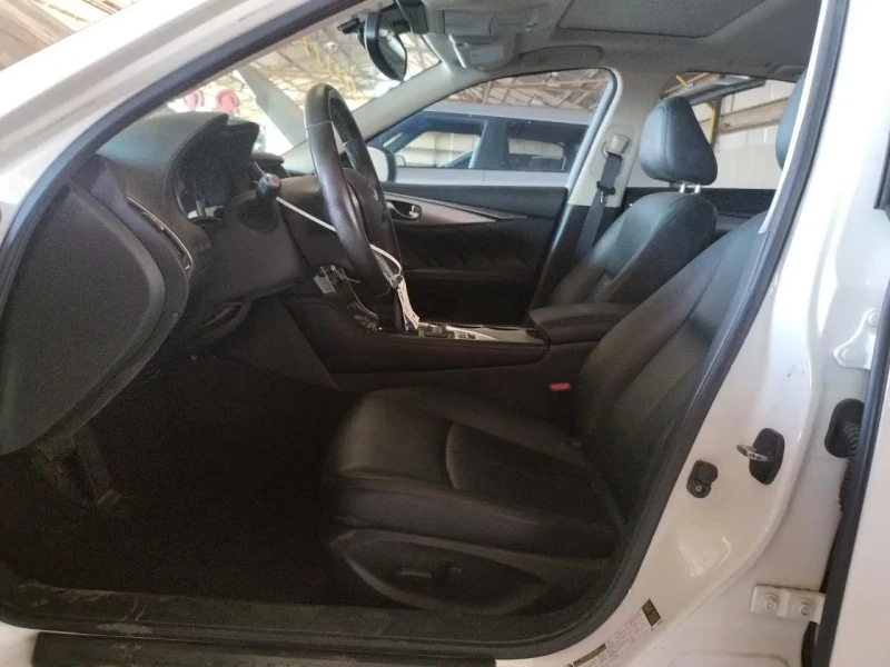 2020 Infiniti Q50 с пробегом 75 356 км