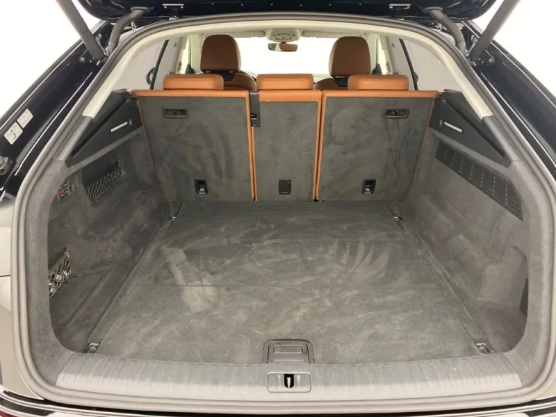 2020 Audi Q8 с пробегом 89 800 км