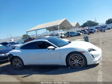 2021 Porsche Taycan с пробегом 24 752 миль