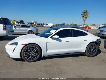 2021 Porsche Taycan с пробегом 24 752 миль