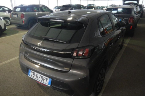 2021 Peugeot 208 с пробегом 113 000 км