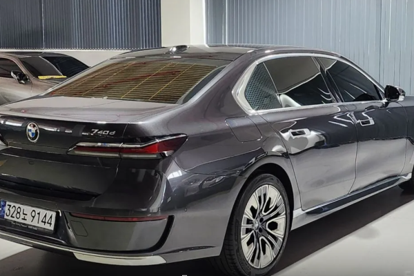 2023 BMW 7 серии с пробегом 10 000 км