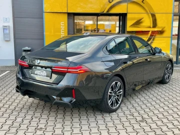2024 BMW 5 серии с пробегом 12 800 км
