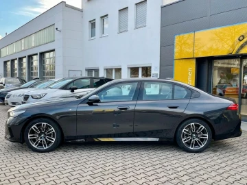2024 BMW 5 серии с пробегом 12 800 км