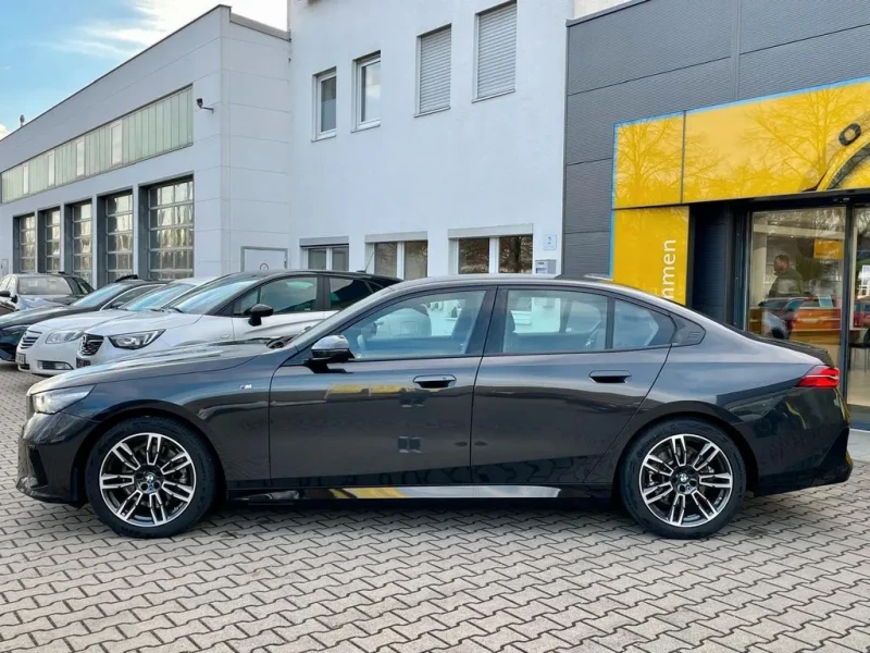 2024 BMW 5 серии с пробегом 12 800 км