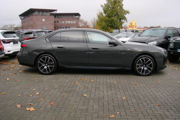2024 BMW 7 серии с пробегом 16 000 км