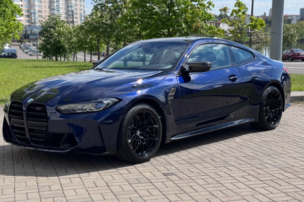 2021 BMW M4 с пробегом 15 000 км