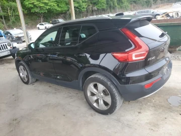 2022 Volvo XC40 с пробегом 83 000 миль