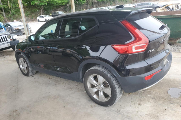 2022 Volvo XC40 с пробегом 83 000 миль