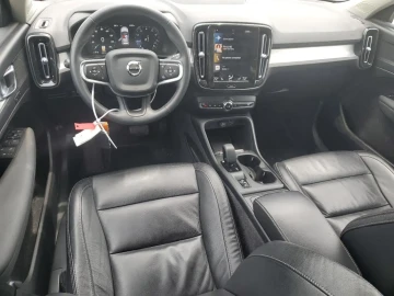 2022 Volvo XC40 с пробегом 83 000 миль