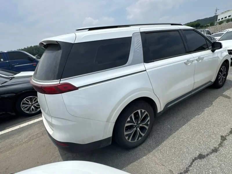 2022 Kia Carnival с пробегом 209 130 км