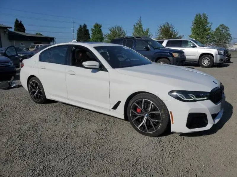 2022 BMW 5 серии с пробегом 44 933 км
