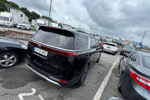 2021 Kia Carnival с пробегом 44 000 км