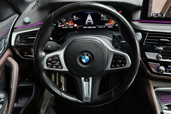 2022 BMW 5 серии с пробегом 42 911 км