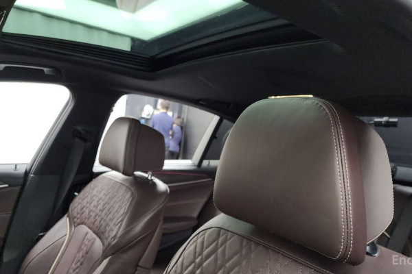 2020 BMW 5 серии с пробегом 48 971 км