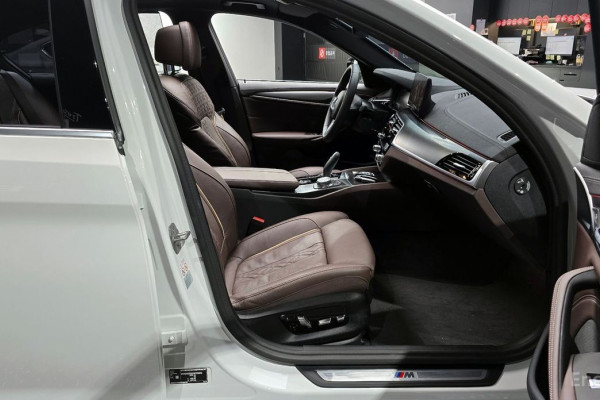 2023 BMW 5 серии с пробегом 23 966 км