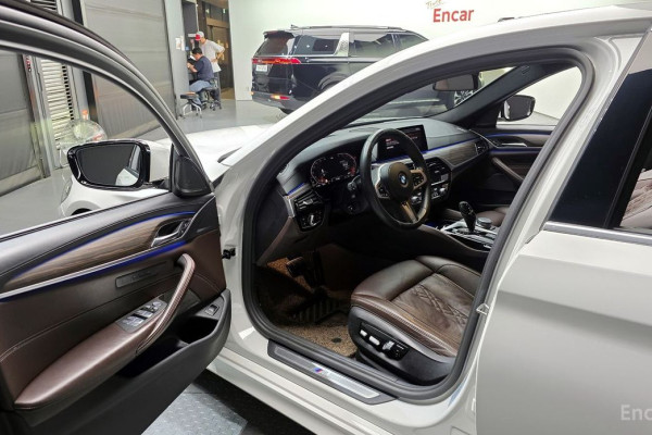 2020 BMW 5 серии с пробегом 121 247 км