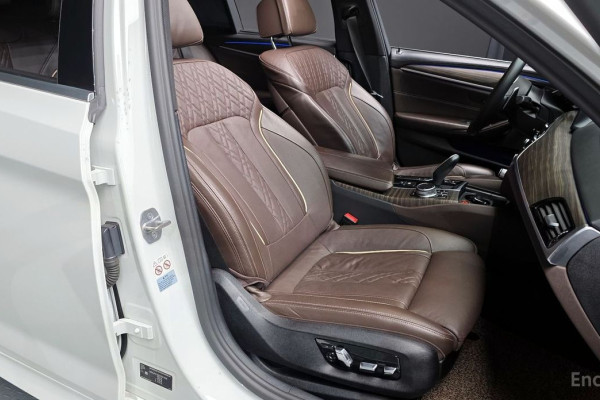 2020 BMW 5 серии с пробегом 121 247 км