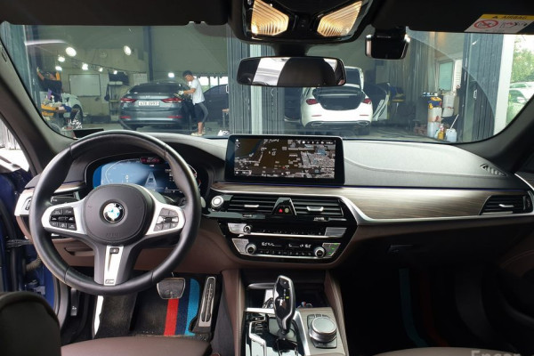 2021 BMW 5 серии с пробегом 22 020 км