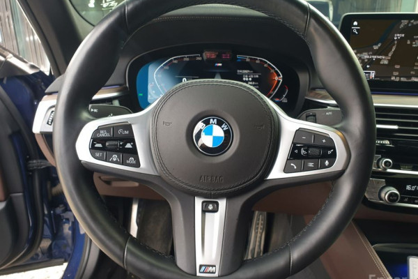2021 BMW 5 серии с пробегом 22 020 км