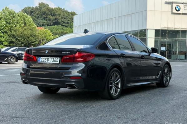 2020 BMW 5 серии с пробегом 111 389 км
