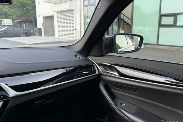 2020 BMW 5 серии с пробегом 111 389 км