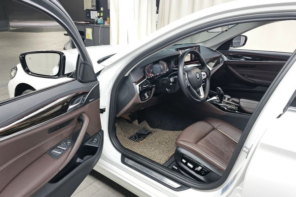 2022 BMW 5 серии с пробегом 54 767 км
