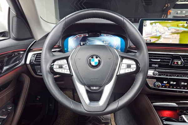 2022 BMW 5 серии с пробегом 54 767 км