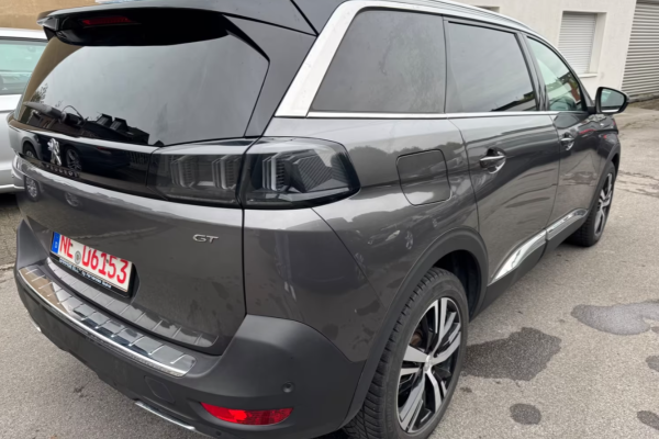 2021 Peugeot 5008 с пробегом 193 000 км
