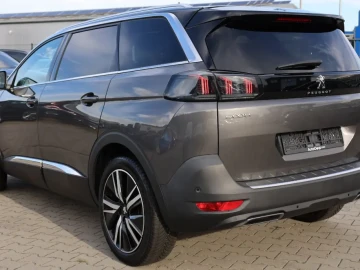 2021 Peugeot 5008 с пробегом 120 000 км