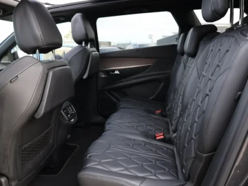2021 Peugeot 5008 с пробегом 120 000 км