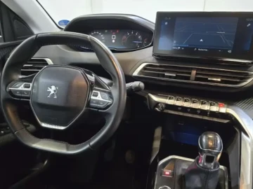 2021 Peugeot 3008 с пробегом 80 000 км