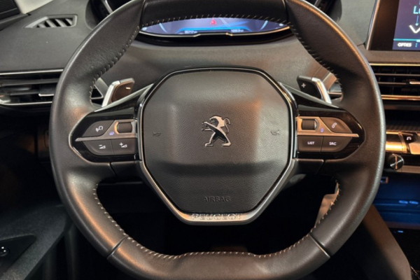 2021 Peugeot 3008 с пробегом 95 000 км