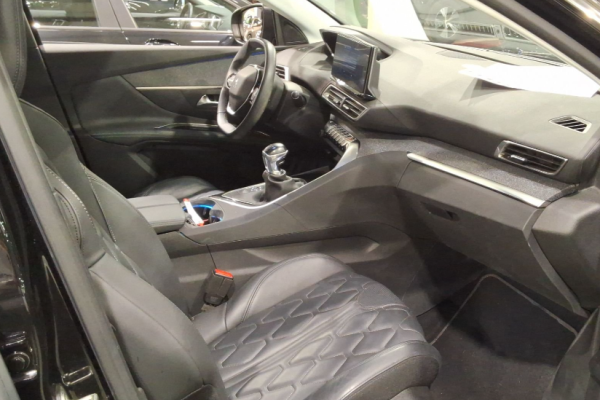 2021 Peugeot 3008 с пробегом 34 000 км