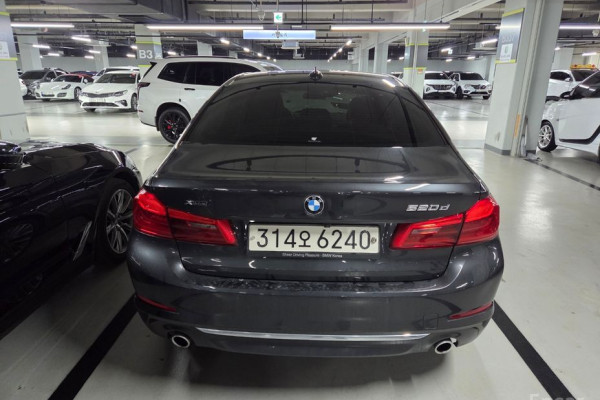 2020 BMW 5 серии с пробегом 61 115 км