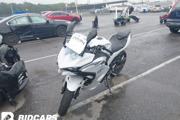 2025 Kawasaki EX500, H с пробегом 2 734 км