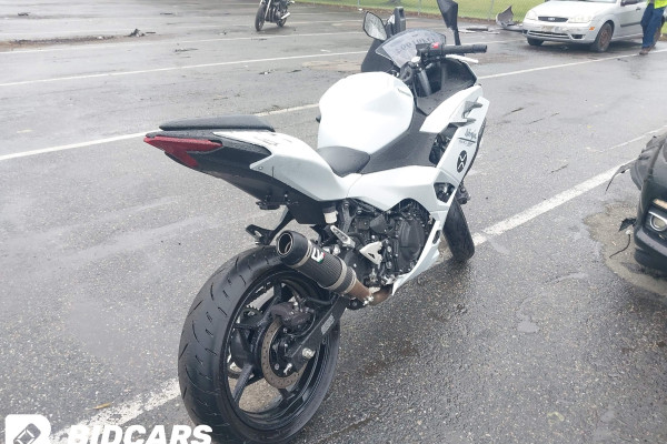 2025 Kawasaki EX500, H с пробегом 2 734 км