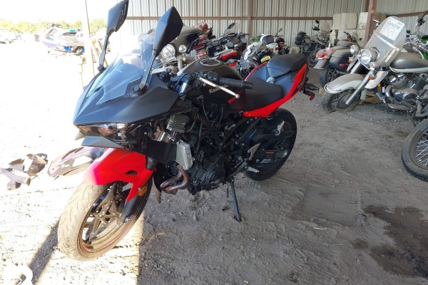 2025 Kawasaki EX500 с пробегом 3 296 км