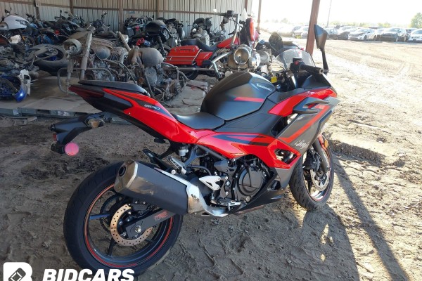 2025 Kawasaki EX500 с пробегом 3 296 км